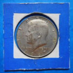 外2403古銭　外国貨幣銀貨 アメリカ ケネディ 50セント 1967年